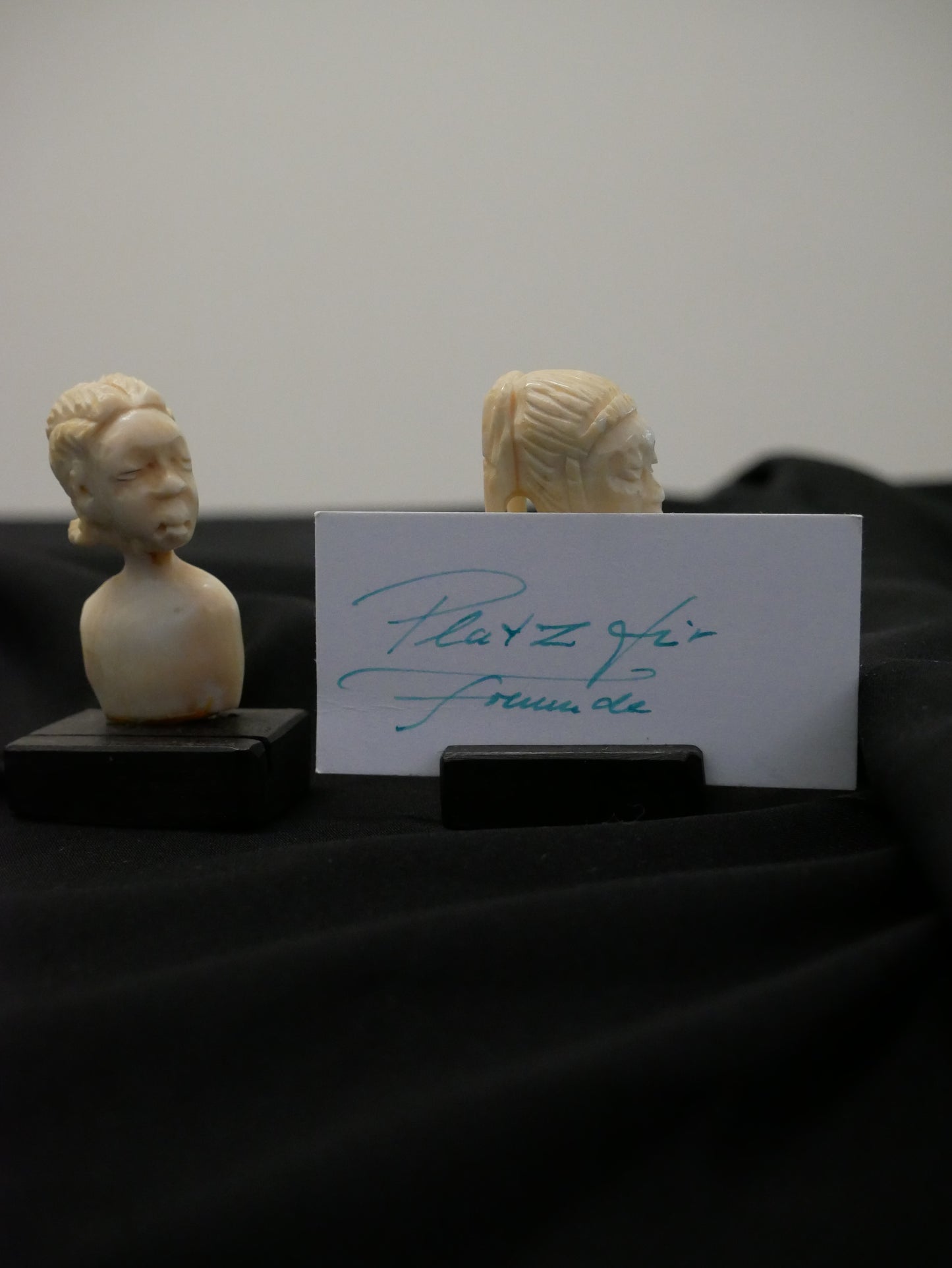 Place card holder – woman’s head
