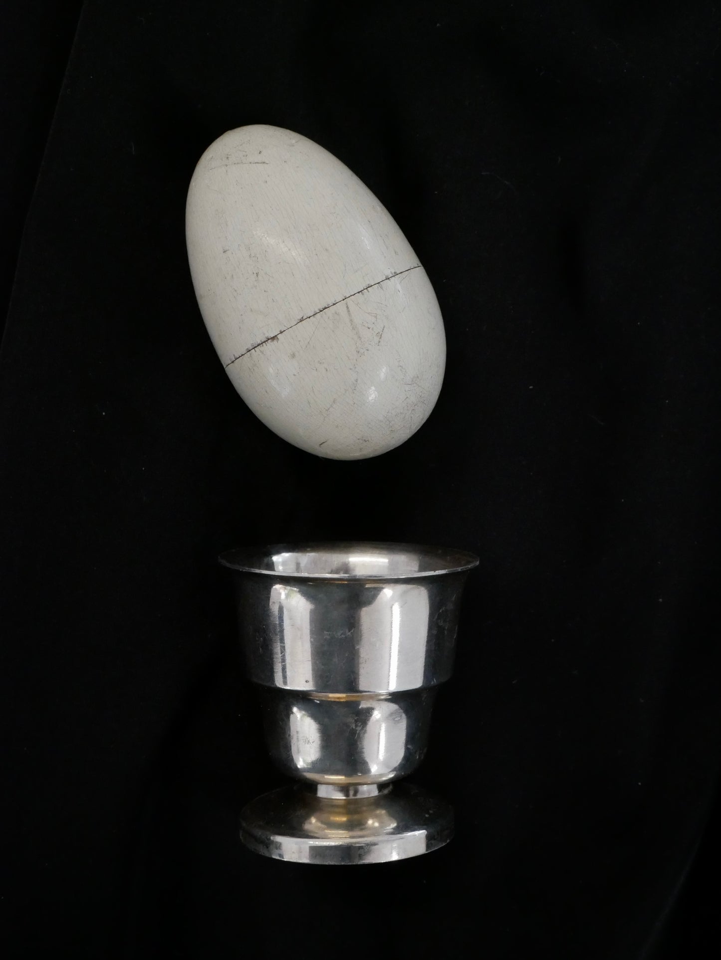 Hotelsilber egg cup with lid