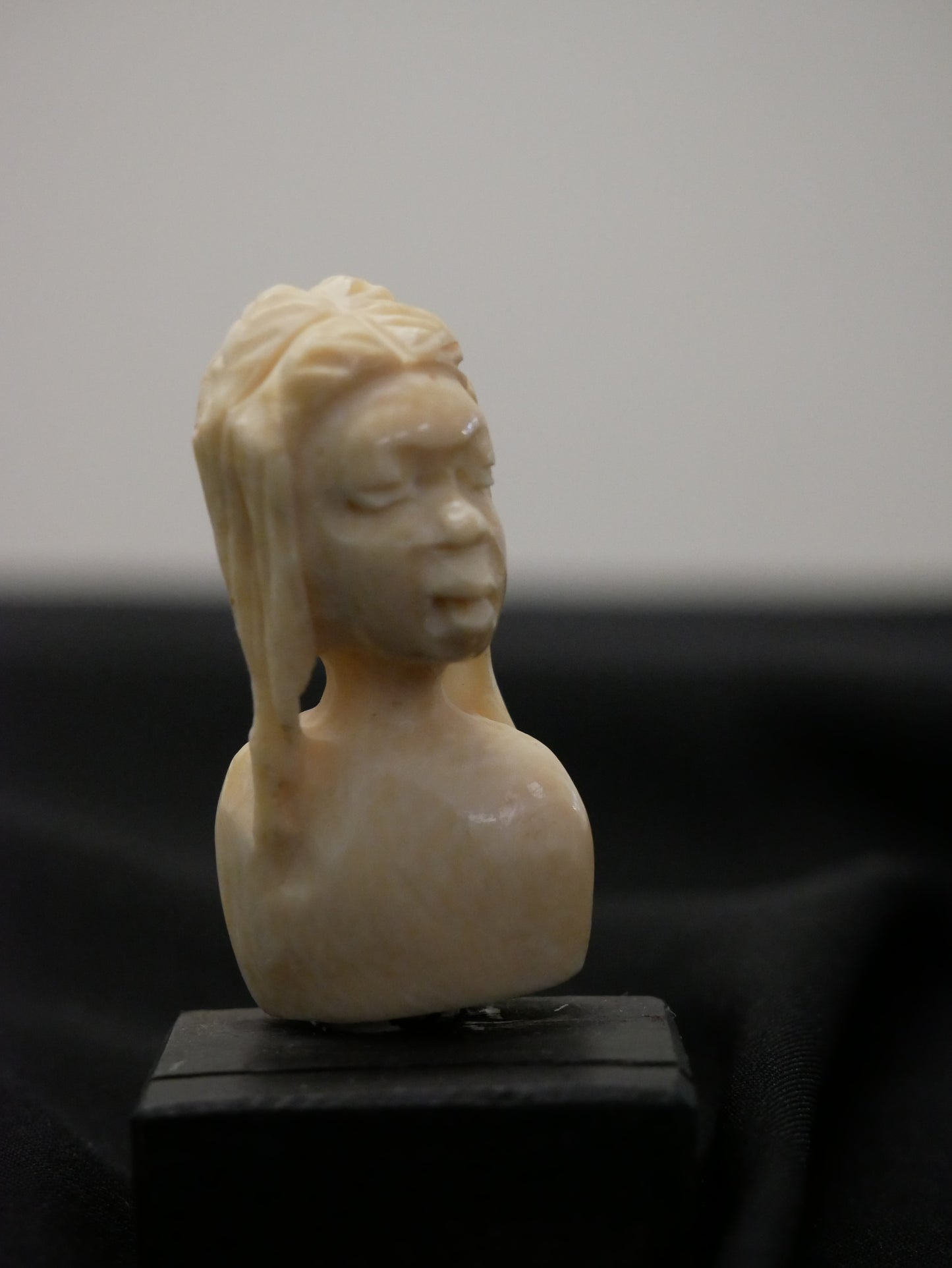 Place card holder – woman’s head