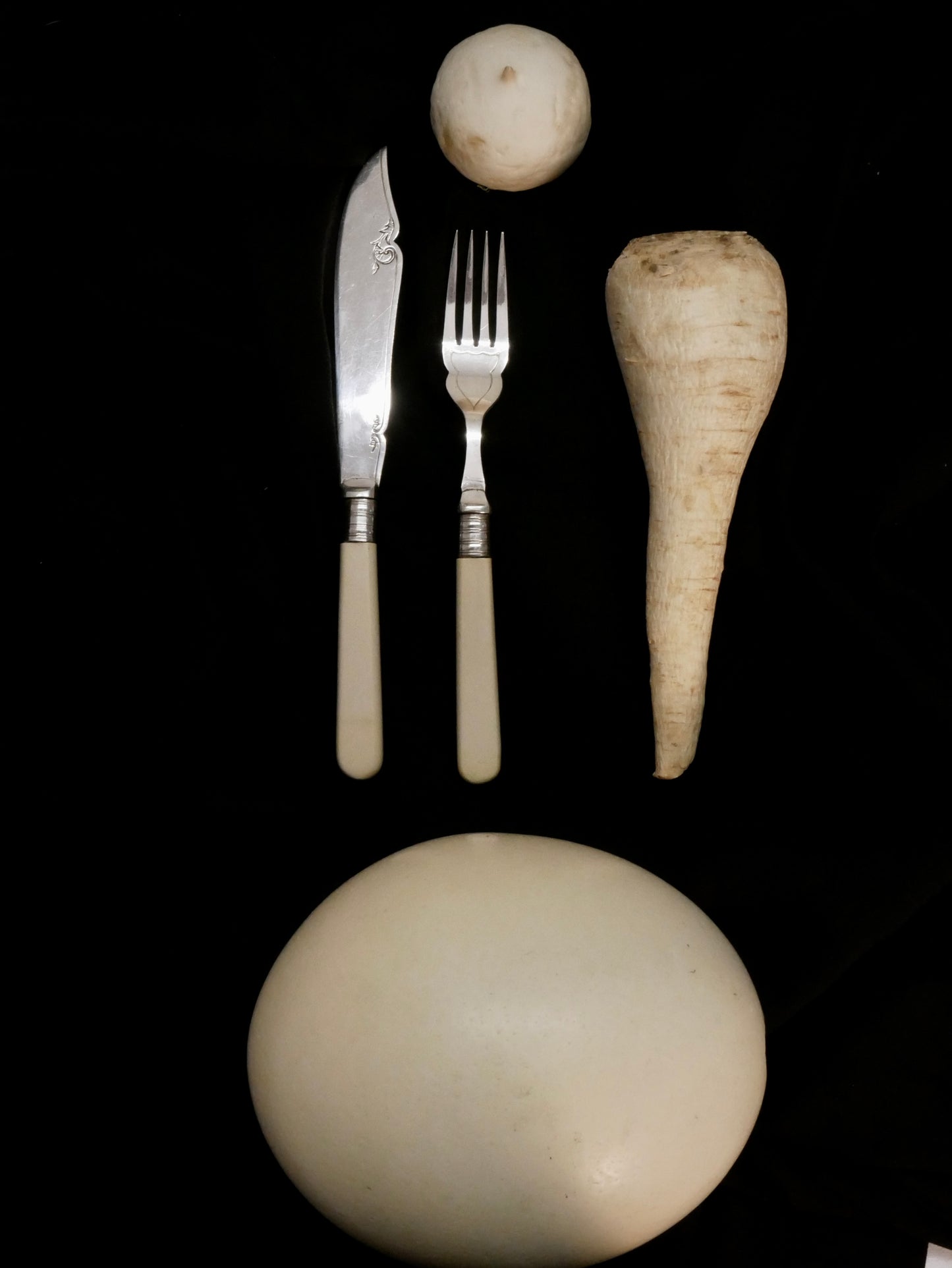 Ziseliertes Fischbesteck mit Backelit Griff