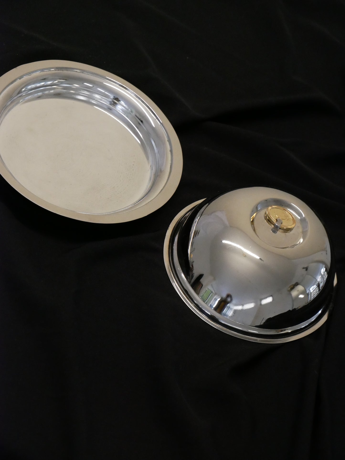 Warming bowl with duck detail