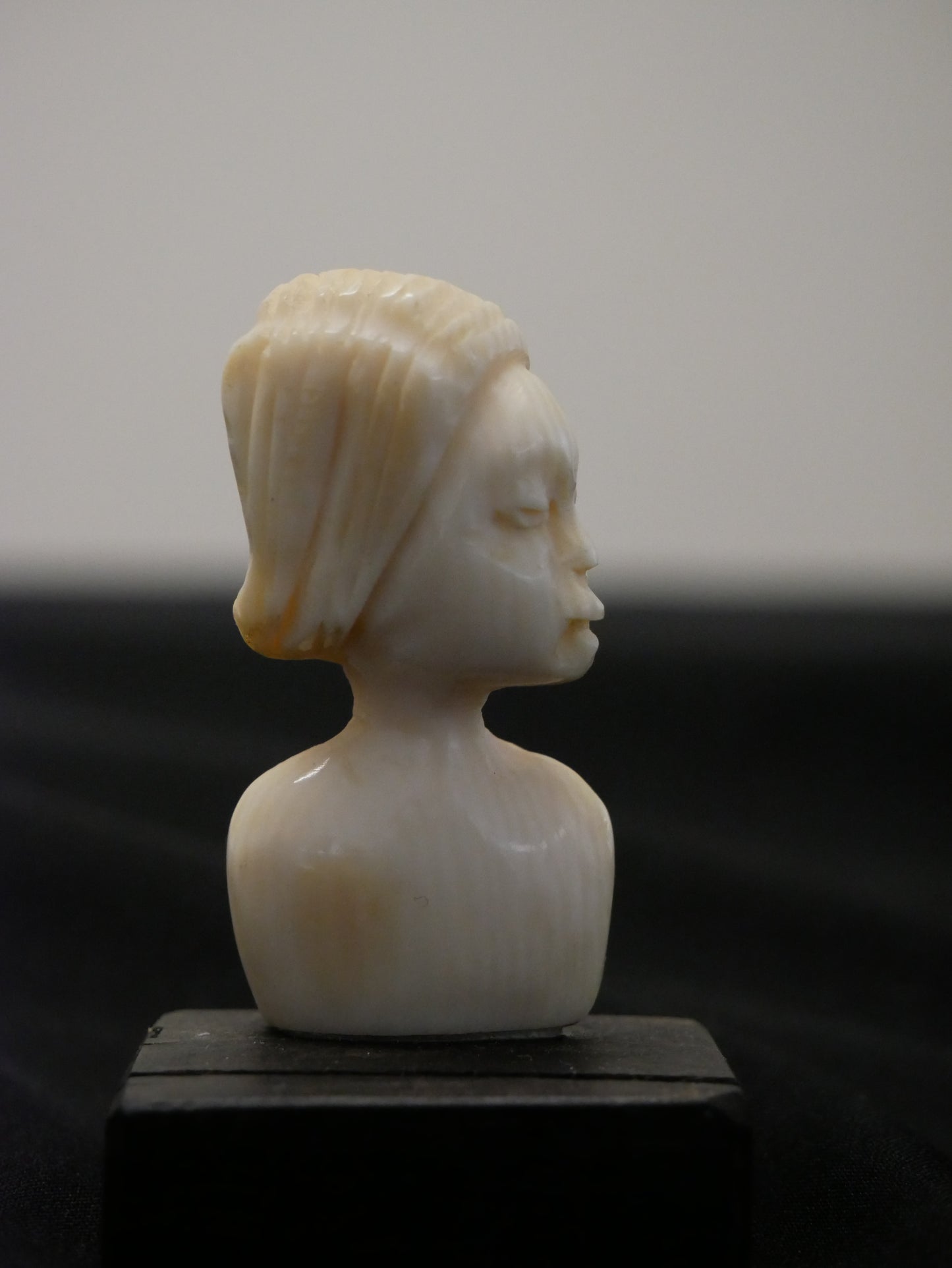 Place card holder – woman’s head