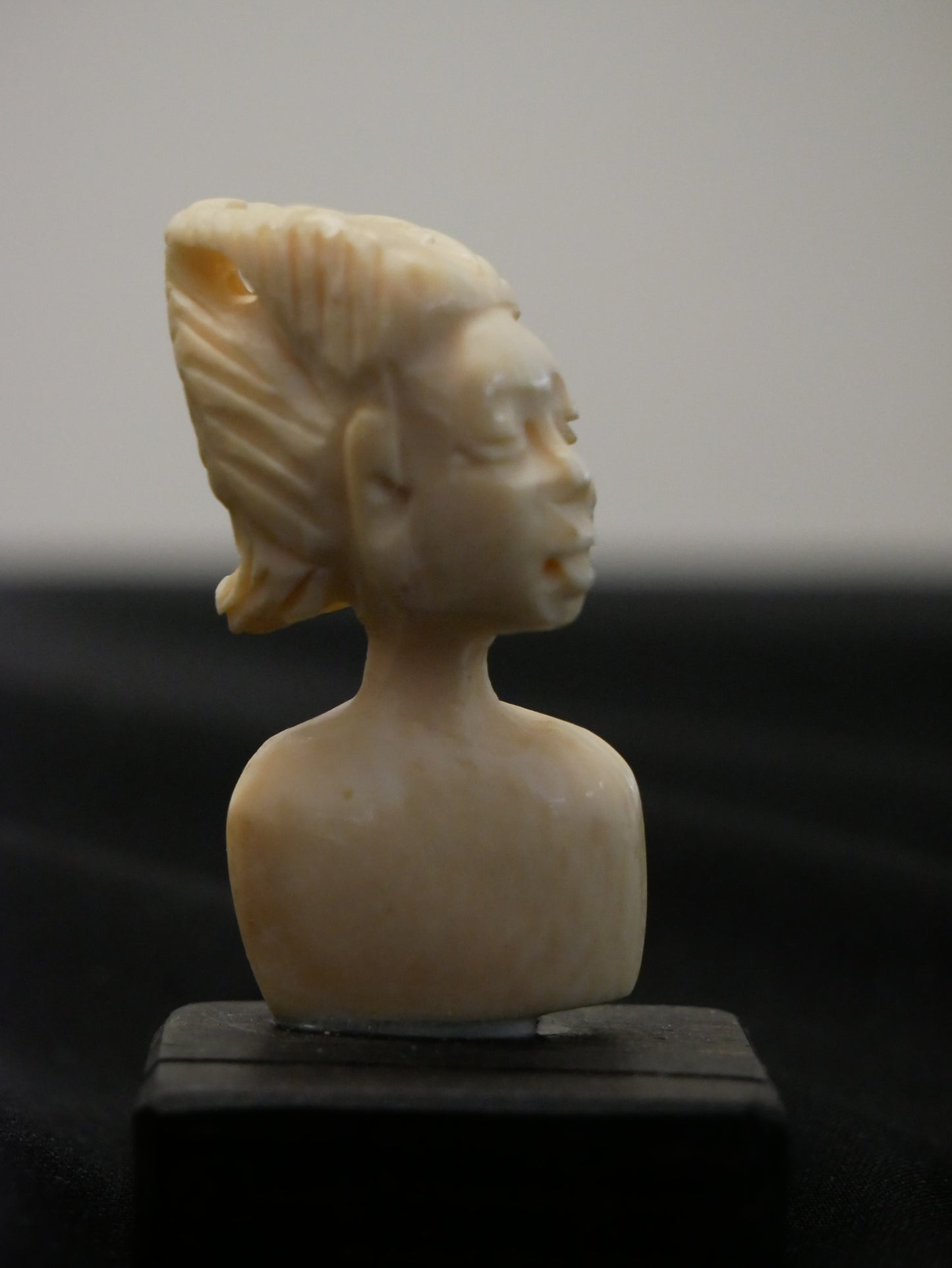Place card holder – woman’s head
