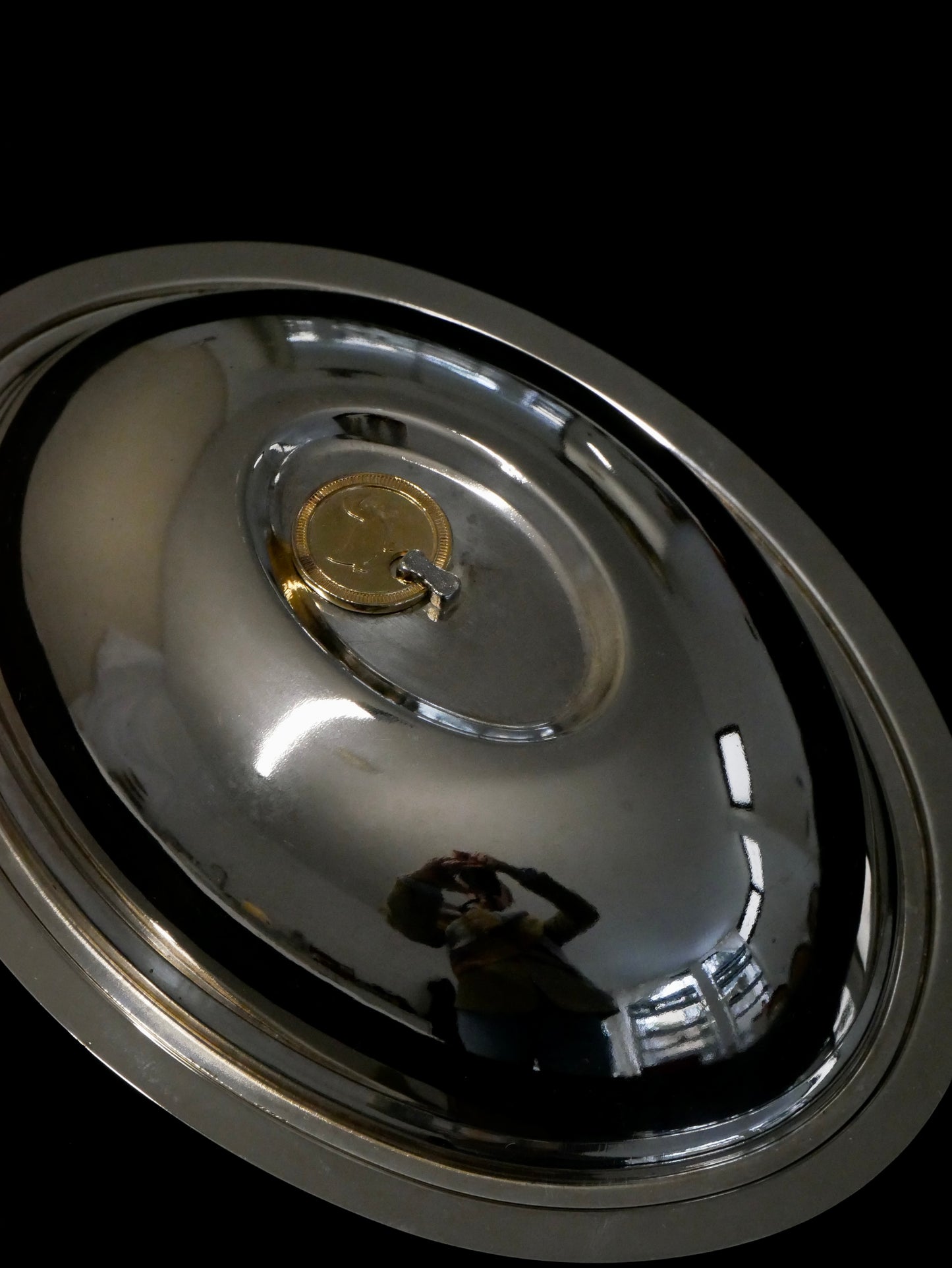 Warming bowl with duck detail