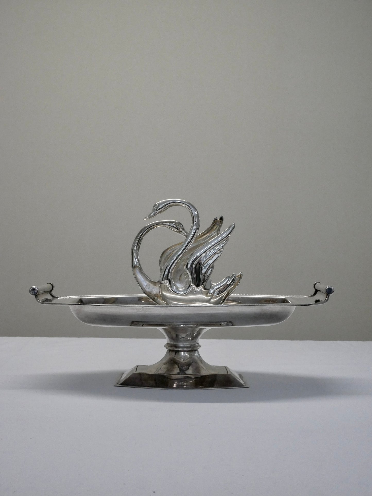 Hotelsilber egg cup with lid