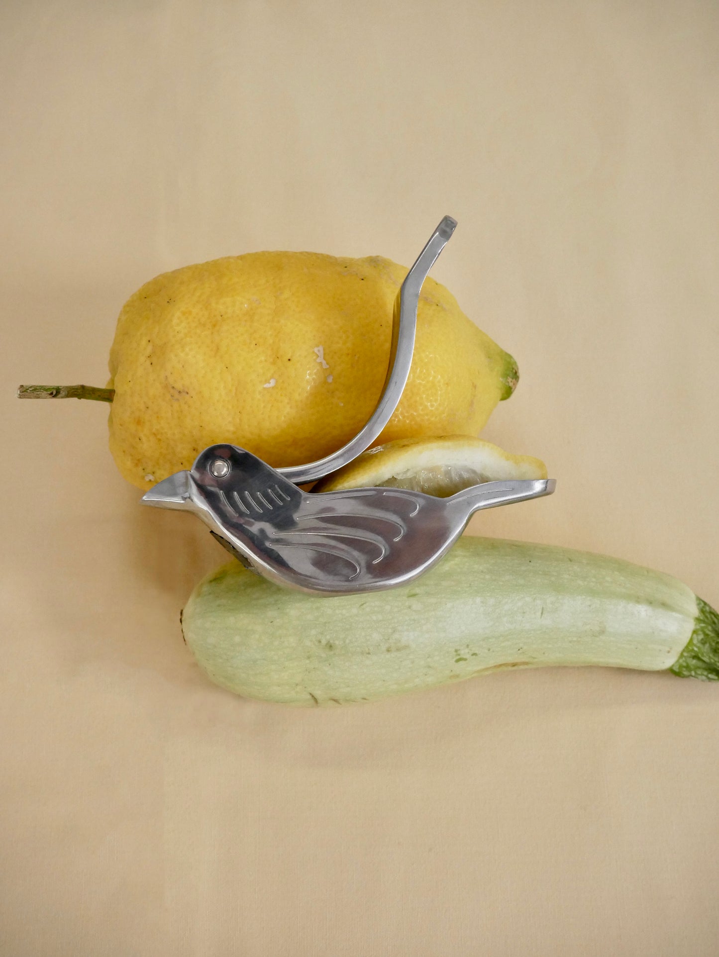 table press for lemon slices