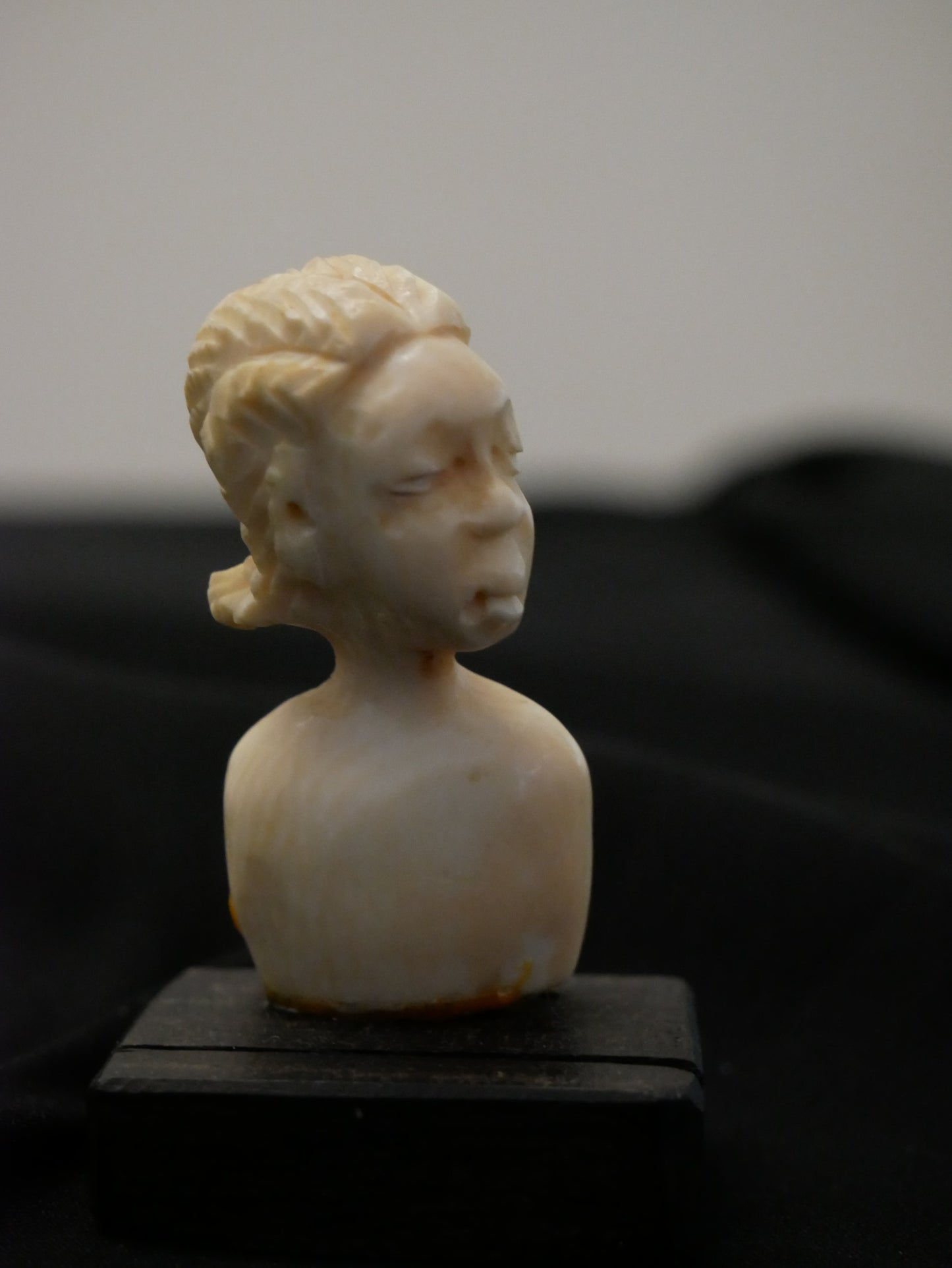Place card holder – woman’s head