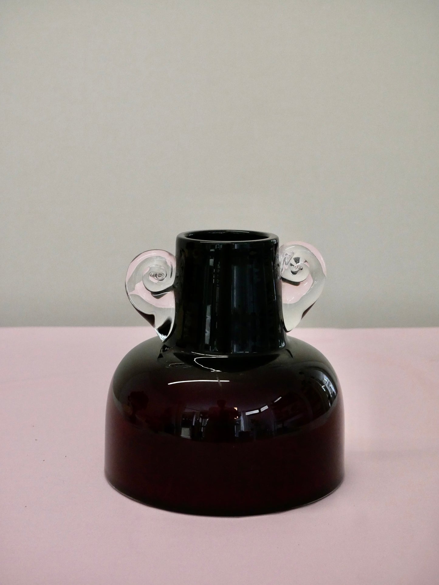 Jugendstil Vase in dunklem Rot