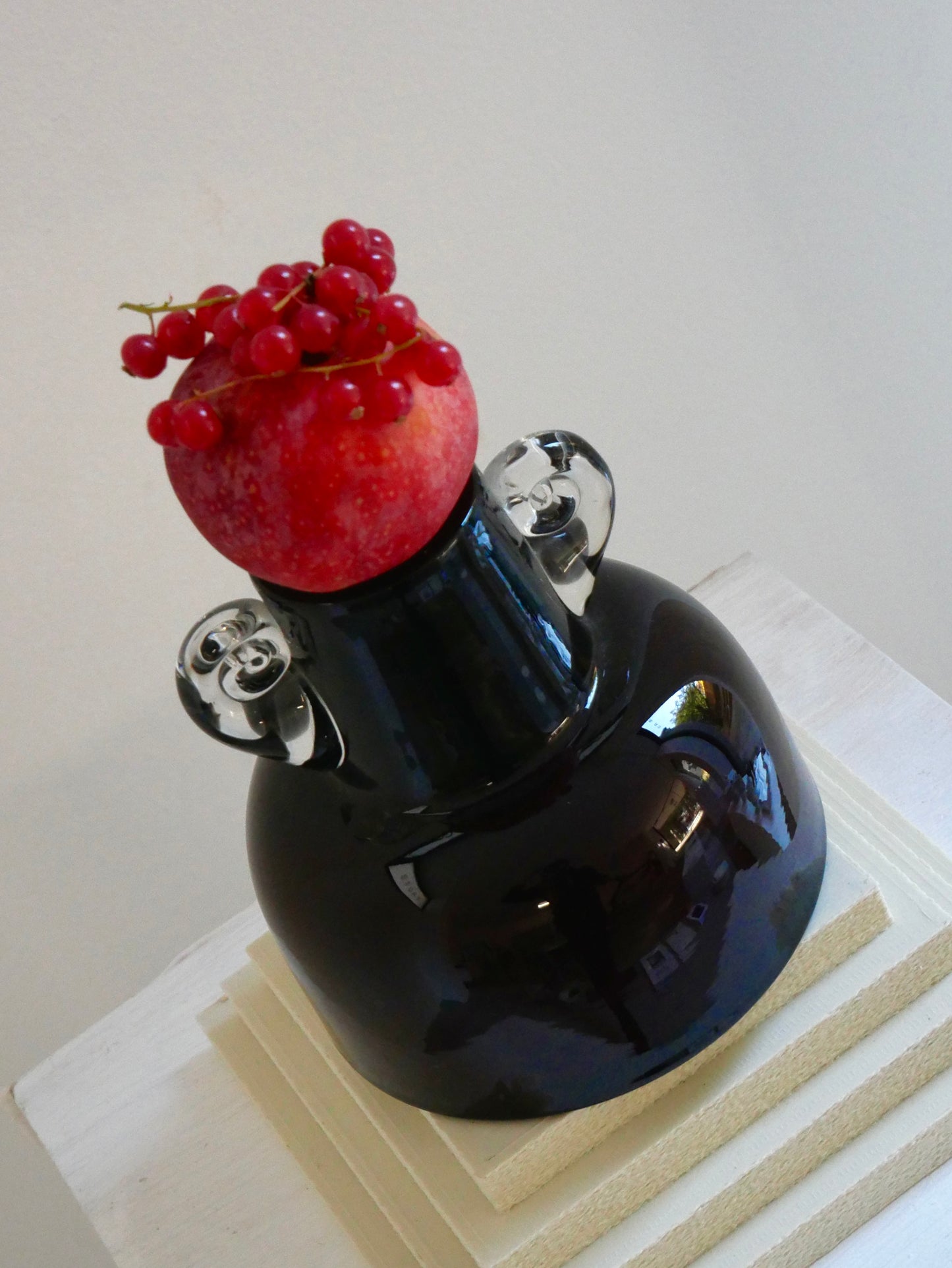 Jugendstil Vase in dunklem Rot