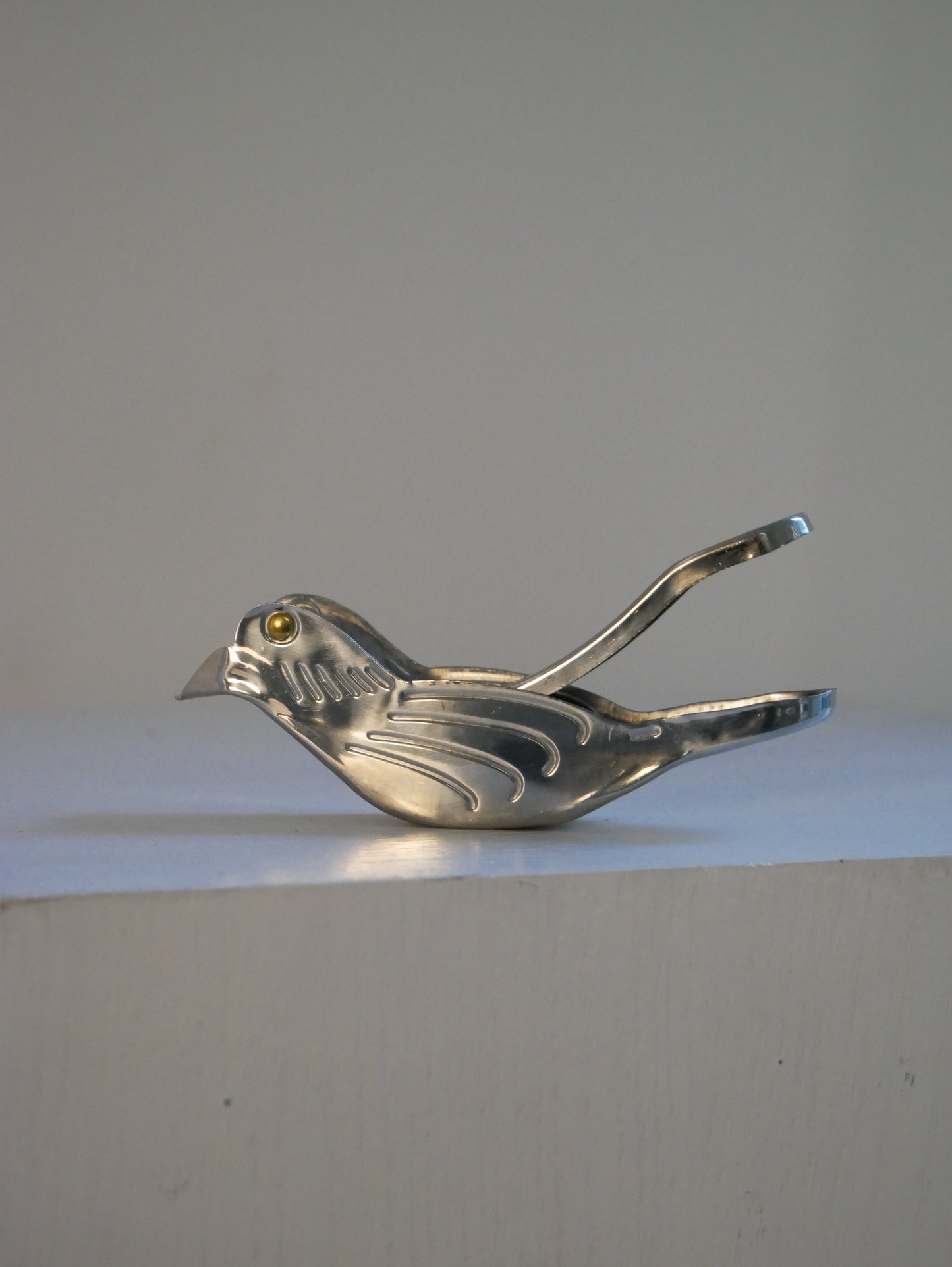 table press for lemon slices
