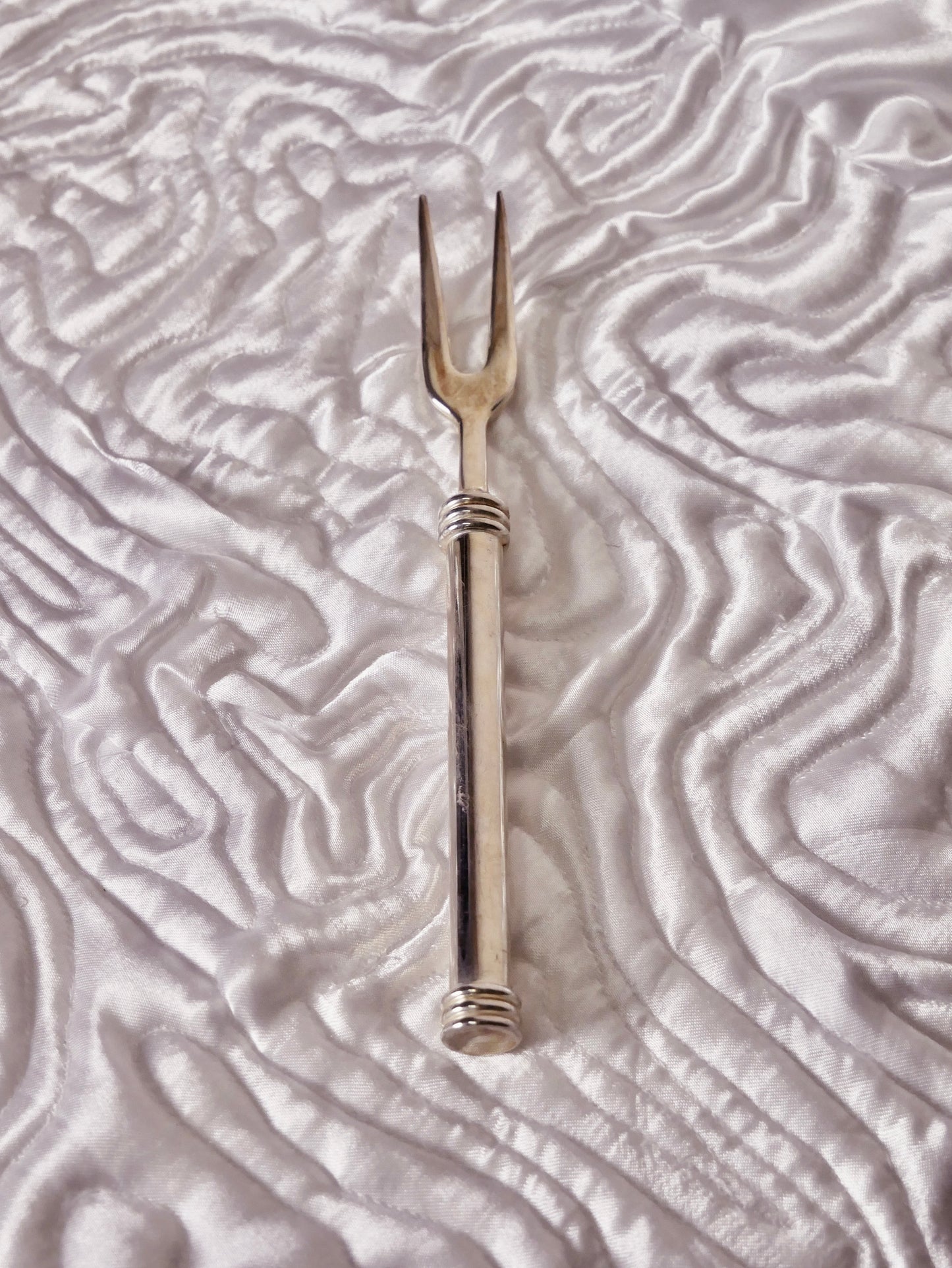 Art Deco Aufschnittgabel, versilbert