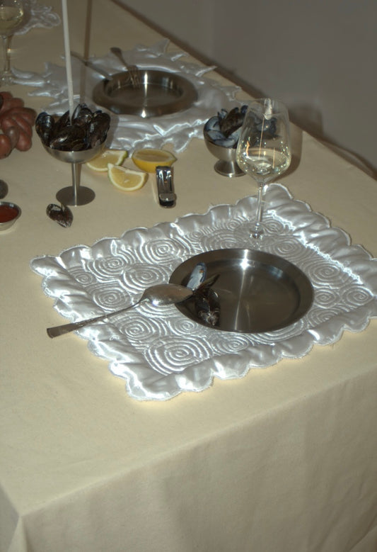 Satin Sets | Manou Schatton